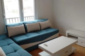 IZDAJEM  NAMJESTENU GARSONJERU   U  PODGORICI  U NOVOGRADNJI   – POGODNA   ZA   STUDENTE  – NA   DUZI     PERIOD  – PRVI SPRAT –  33  M2    OBALA RIBNICE U NEPOSREDNOJ BLIZINI  CENTRA GRADA