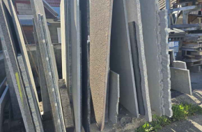 Prodajem vecu kolicinu poliranih  granitnih ploca 2cm 3cm dosta  alata, freza, viljuskara, kranova, CNC masine…